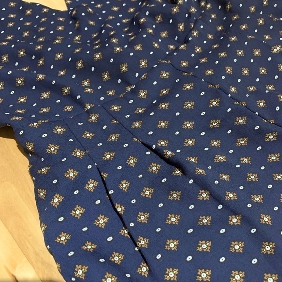 Jumpsuit print navy blue V neck Size Medium - Picture 4 of 10